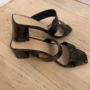 Patten leather tortoise shell block heals.